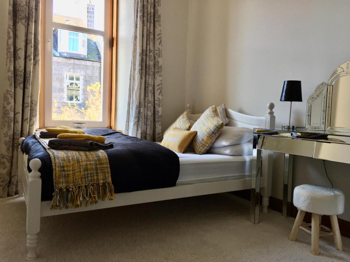 Cosy 2 Bedroom Central Apartment - Free Parking, Free Wifi Абърдийн Екстериор снимка