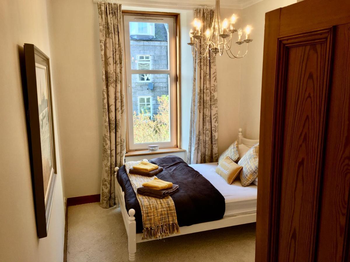 Cosy 2 Bedroom Central Apartment - Free Parking, Free Wifi Абърдийн Екстериор снимка