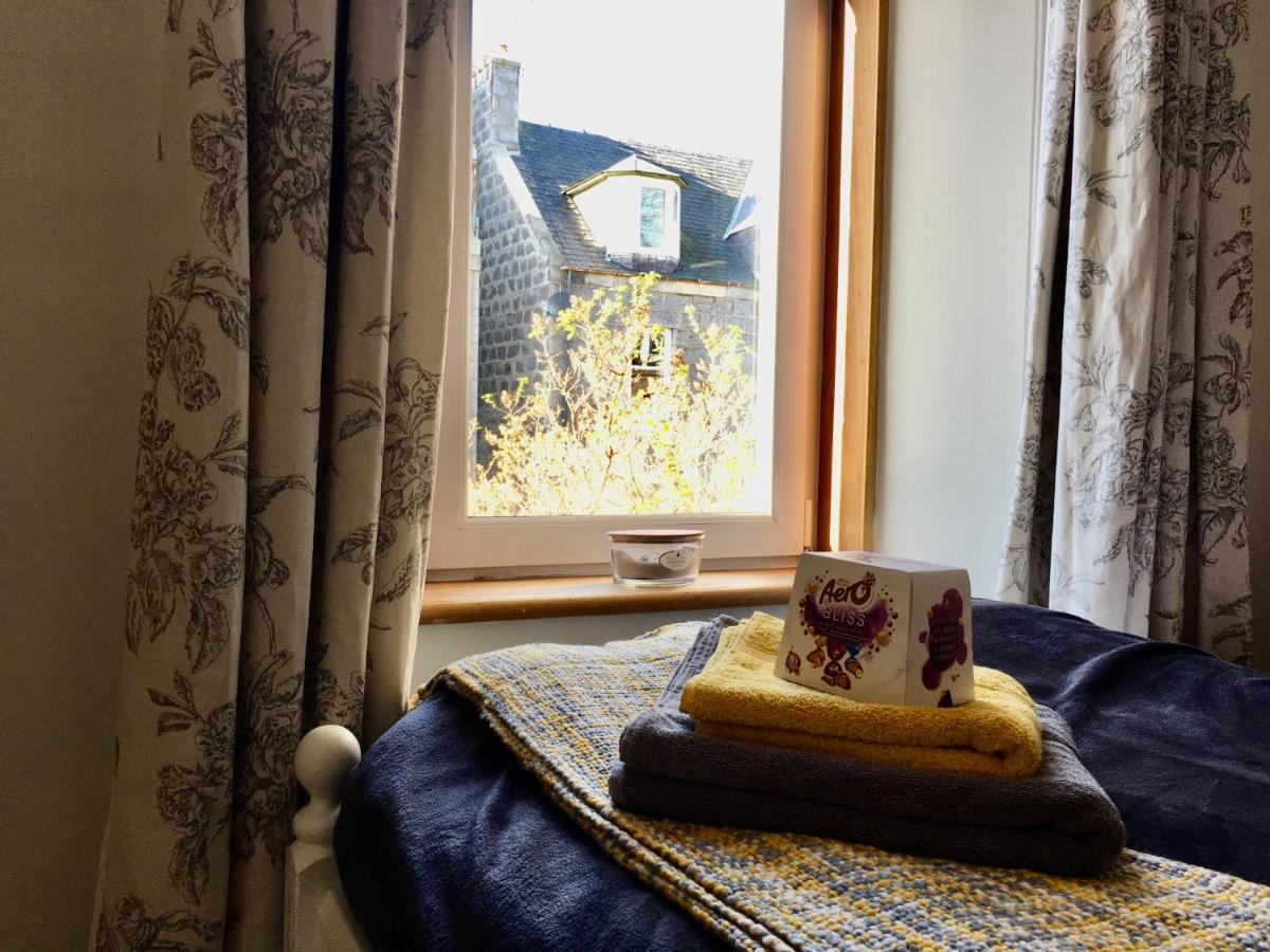 Cosy 2 Bedroom Central Apartment - Free Parking, Free Wifi Абърдийн Екстериор снимка